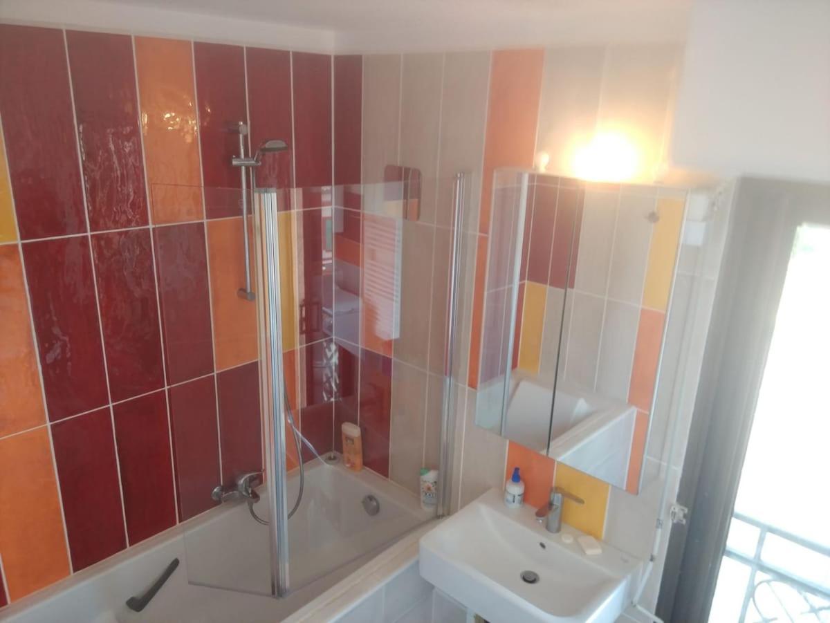 Apartamento T3, 65 M2, Proche De La Gare Et Des Commerces